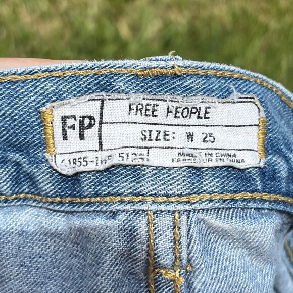 Free People Crochet Lace Trim Denim Jean Shorts Size 25 - Picture 4 of 9